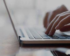 <b>郑州九众视觉科技有限公司-联系我们</b>